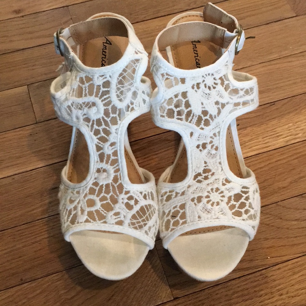 American Eagle Sandals. NWT. Size 9.